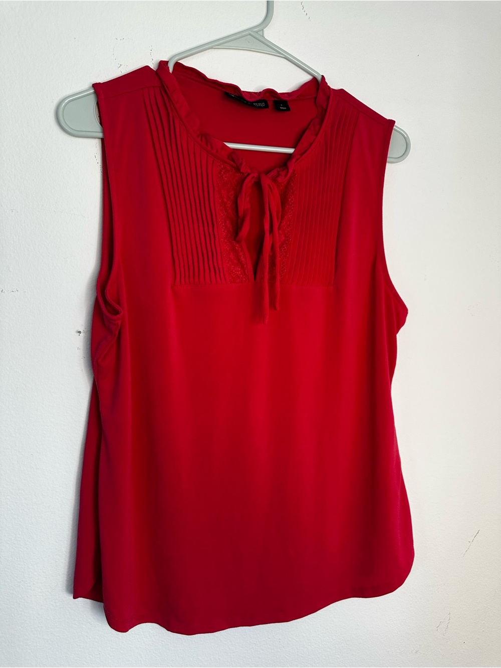 New York & Company Red Sleeveless Tie-Neck Camisole